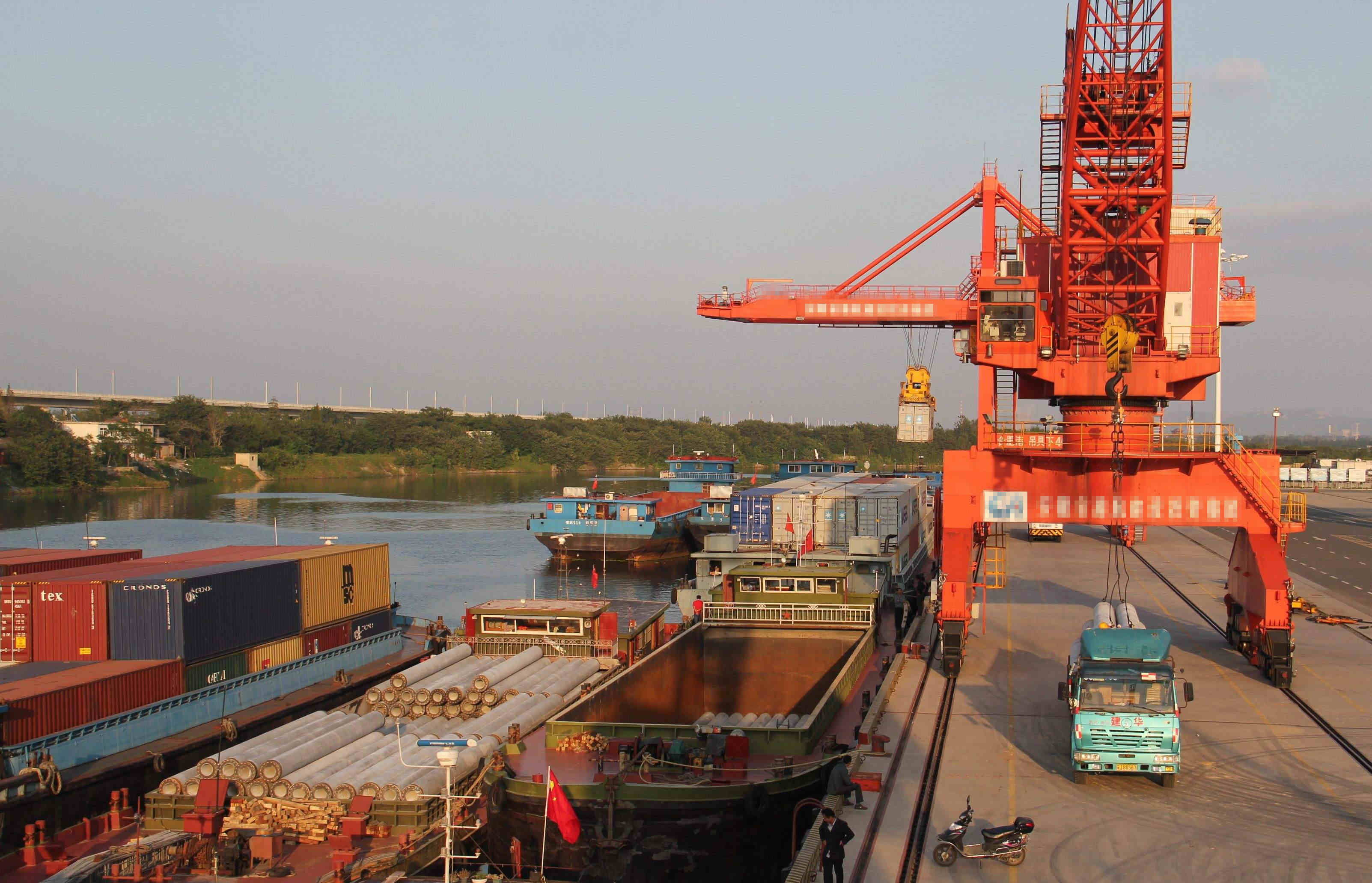 楚基為(wèi)您介紹如何進行大型設備的運輸