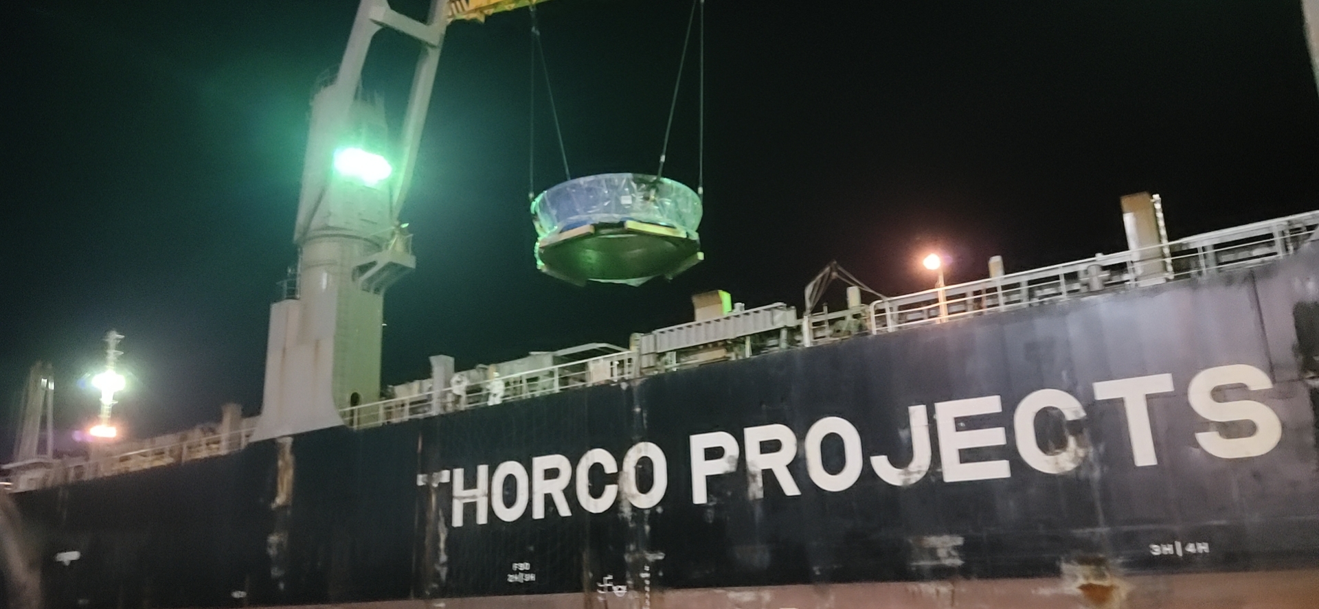 船邊直裝(zhuāng)大件貨物(wù)運輸