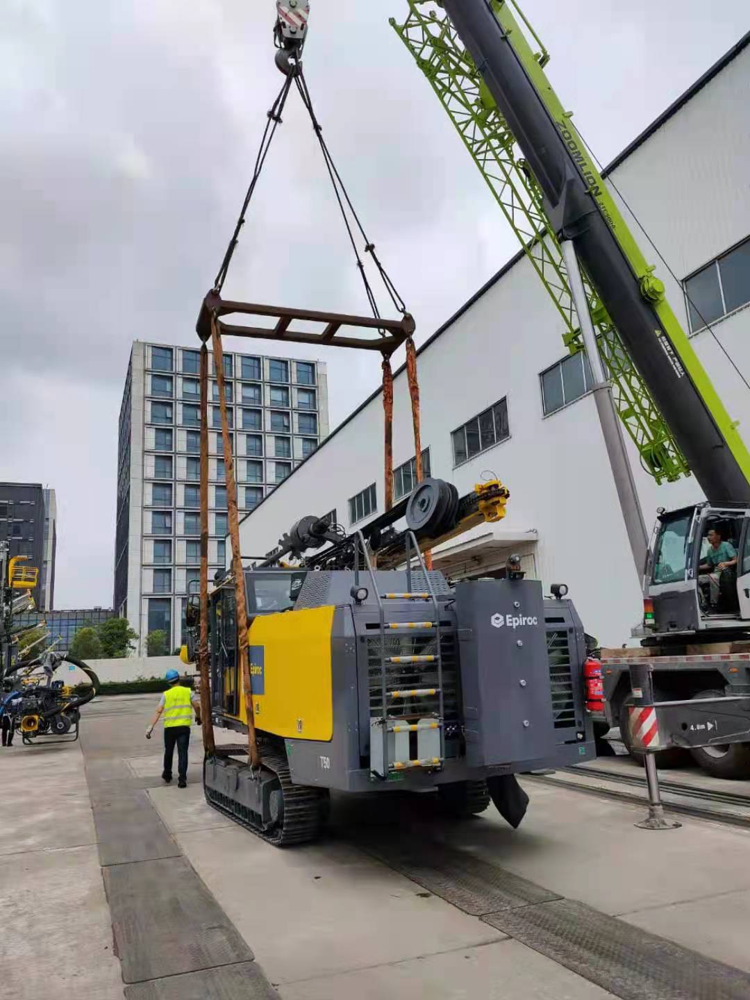 出口工(gōng)程車(chē)輛運輸